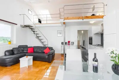 Appartement de haute qualité pour 6 personnes avec terrasse vue mer, à 100 de la plage