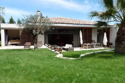 Image de Grande maison de vacances avec piscine et jardin près de Montpellier et des plages