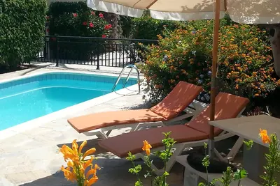Image de Deux très grand appartement, lumineux avec jardin privé, piscine et barbecue