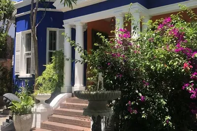 Image de Nouveau! Art, musique et confort! Un objet spécial pour des invités très spéciaux.