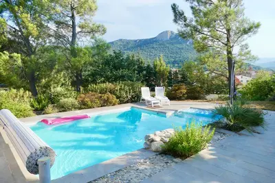 Image de Villa avec piscine privée et vues panoramiques sur les montagnes et le village