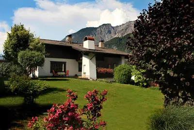 Image de Maison, dans le beau panorama sur les montagnes du Montafon