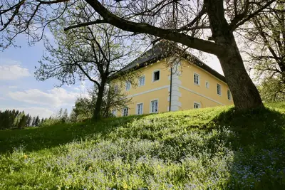 Image de Château d'Aichhof, 800 ans, luxe sur 400 000m2, chevaux (également lieux d'invités), . .