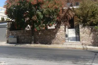 Appartement villa, avec jardin, animaux acceptés, métro et bus à proximité, SuperMarkt.