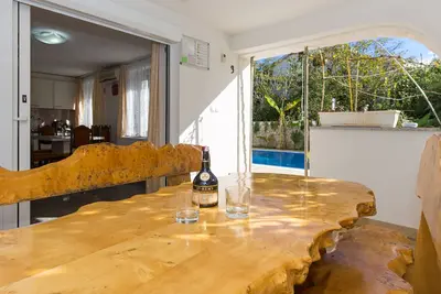 Image de Appartement Koralj °3 avec accès direct à la piscine