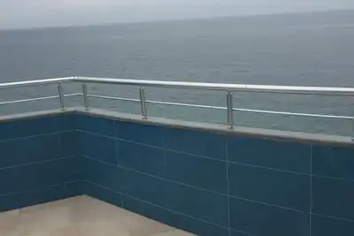 Image de Appartement sur le toit-terrasse avec une vue fantastique sur la mer