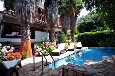 Image de Belle villa dans une oasis de verdure!