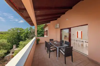 Image de Appartement très confortable 120 m2, 3 chambres, 2 salles de bain, terrasse, jardin