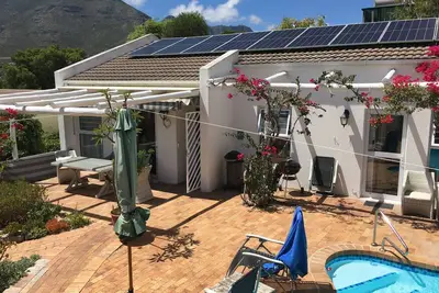 Image de Maison de vacances familiale avec beaucoup de soleil, piscine et vue magnifique