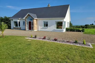 Image de Beau bungalow neuf, près de la plage de Tinnaberna