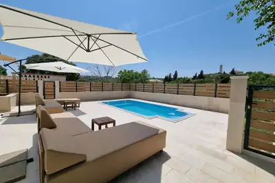 Image de Family-friendly country house Marie with heated pool, barbecue area, 5 persons