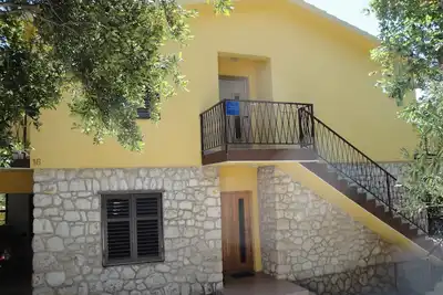 Image de Appartement situé à seulement 80 mètres de la mer dans le centre de Starigrad