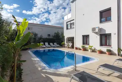 Image de Appartement moderne Koralj avec piscine n ° 2