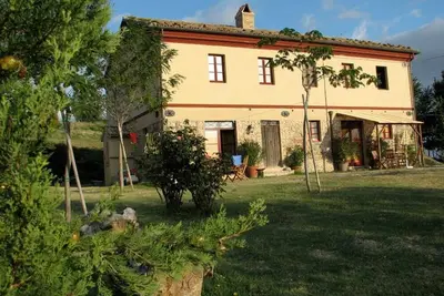 Image de Casa -Montale, 2/5 Stalla, maison de campagne typique, gr. Piscine, cadre privé, vue panoramique