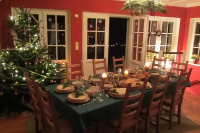 Image de Réveillon de Noël et du Nouvel An en famille ou entre amis - complètement privé