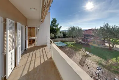 Image de Lucia & Laura Apartments par la mer - Turanj \"Apartman 7\"