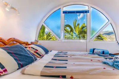 Image de Proche de la plage, maison individuelle avec grand jardin et vue à couper le souffle