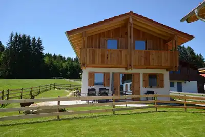 Image de Maison de vacances Waldromantik, périphérie de sauna avec vue sur le Lechsee et les montagnes