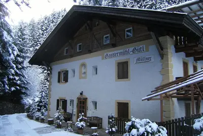 Image de Appartement 11 au rez-de-chaussée avec lit ou canapé à côté du salon