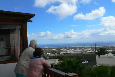 Image de Appartement supérieur! Agréable et calme avec une vue magnifique!