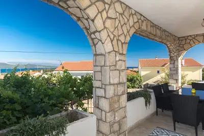 Image de Objet avec 2 chambres et 2 Bz, air conditionné, télévision par satellite et internet