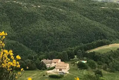 Image de Vacances avec une vue magnifique, paradis de la randonnée et piscine en position panoramique