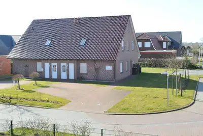 Image de Appartement au rez-de-chaussée près de la plage avec WiFi et chaise de plage