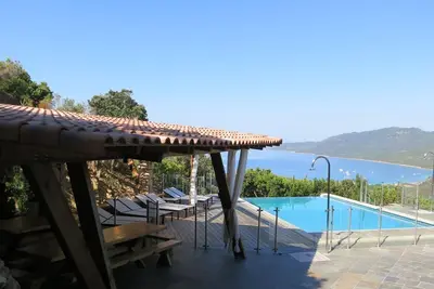 Image de Partie de villa piscine pool house vue mer Corse du Sud