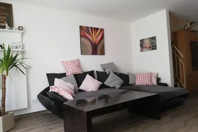 Image de Maison mitoyenne familiale moderne adaptée aux transports en commun