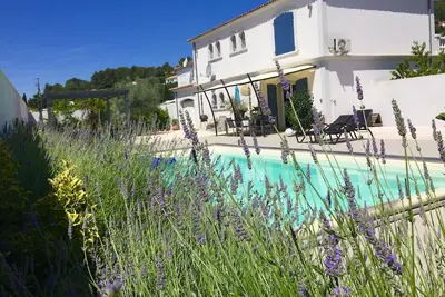 Image de Villa Barbaroux 2, récemment rénové villa de luxe avec piscine - à Cabasse
