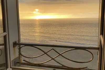 Image de Appartement front et vue mer- pieds dans l'eau - tout Ă pied