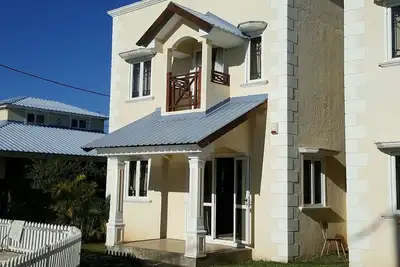 Image de villa avec piscine commune Ă 200m de la magnifique plage de bain boeuf