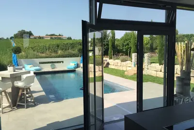Image de Pour la villa vintage avec vignobles et vue sur la vallée du Rhin