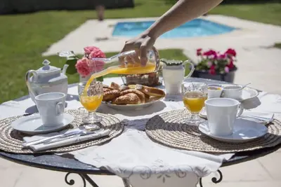 Image de Chambre indépendante avec piscine partagée
