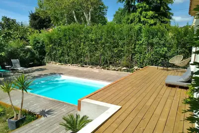 Image de Maison de village proche Nîmes, Piscine, cabane perchée, trampo, Clim, plancha