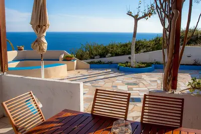 Image de Proche de la plage, maison individuelle avec grand jardin et vue à couper le souffle