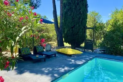 Image de Duplex et chambres d'hôtes  dans superbe domaine provençal, jardin, piscine.