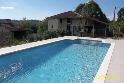 Image de gite au coeur du Ségala avec piscine privée