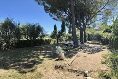 Image de Logement 130 m2 dans Villa Mediterranéenne avec joli jardin