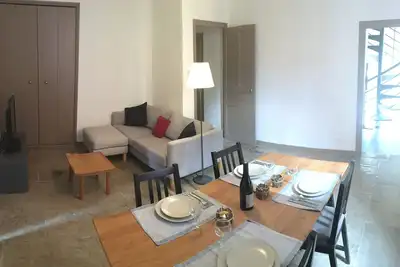 Image de Appartement au coeur du vieux Nîmes (parking inclus, hauteur max : 1 mètre 90)