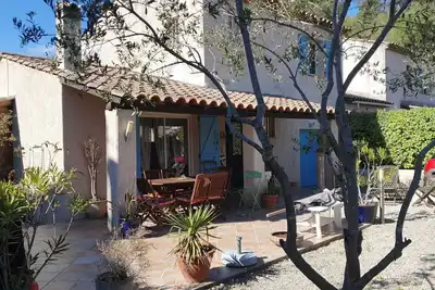 Image de Villa provençale, exposition Sud, jardin 300 m2, calme, plages et village à pied