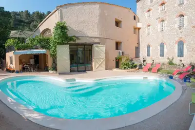 Image de Location vacances 350 m2 max 10 pers 2 nuit min Piscine Riviere Wifi Park