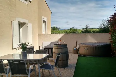 Image de maison entre mer et montagne