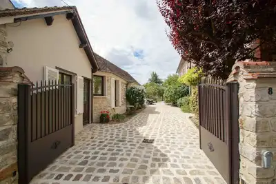 Image de Gîte 1 à 4 personnes, maison en pierre rénovée au coeur de Moret-sur-Loing