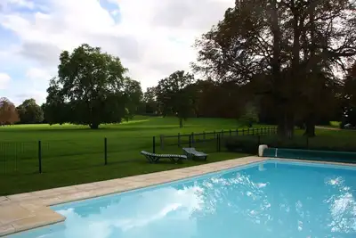 Image de Maison familiale avec piscine exclusive dans le parc du château