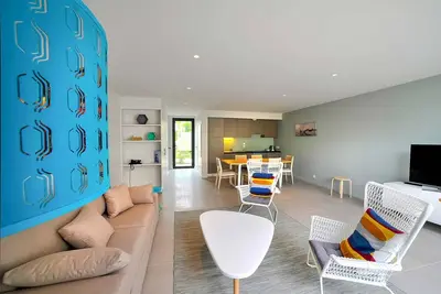 Image de Villa pour 6 personnes à 300m des plages, sur un golf