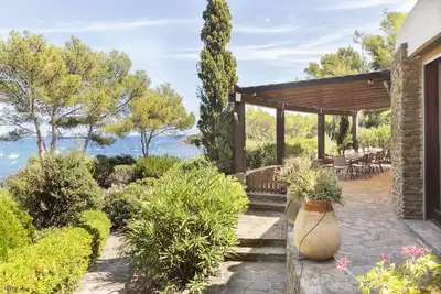 Image de Superbe villa d'architecte, face à la mer, domaine privé du Gaou Bénat