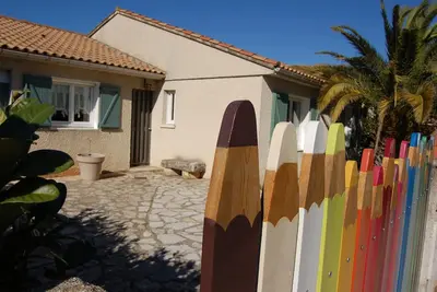 Image de Maison avec jardin, calme et lumineuse, Sortie Autoroute Aéroport Nîmes Garons.