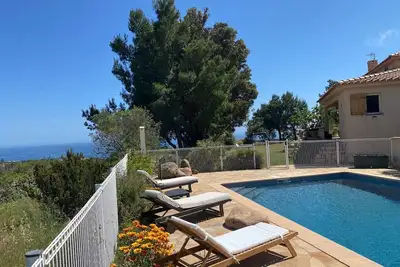Image de Belle villa vue exceptionnelle sur mer avec piscine sécurisée