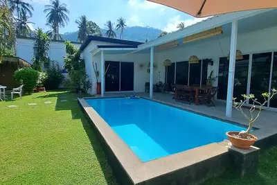 Image de Villa 3 chambres, piscine jardin et parking privé à 2 min de l école Winfield